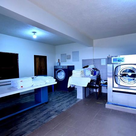 Victoria Mews Hotel كامبالا المظهر الخارجي الصورة
