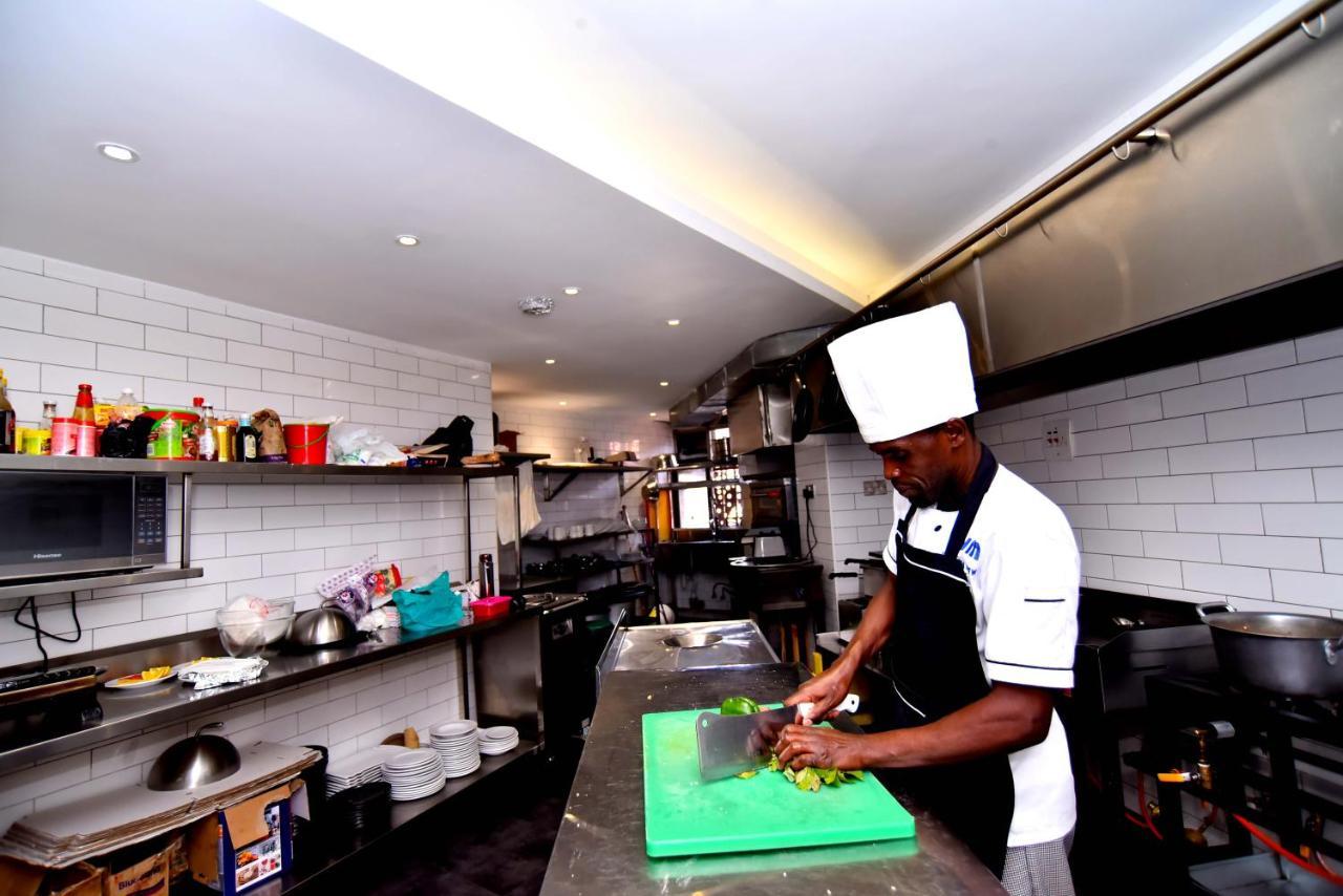 Victoria Mews Hotel كامبالا المظهر الخارجي الصورة