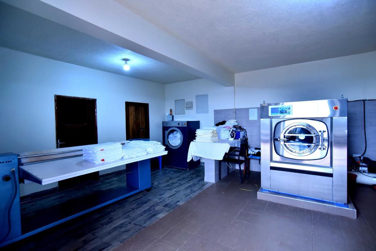 Victoria Mews Hotel كامبالا المظهر الخارجي الصورة
