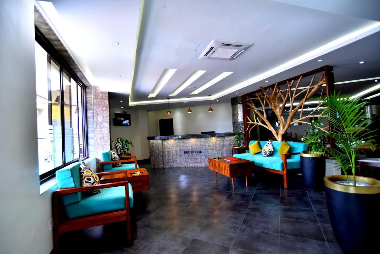 Victoria Mews Hotel كامبالا المظهر الخارجي الصورة