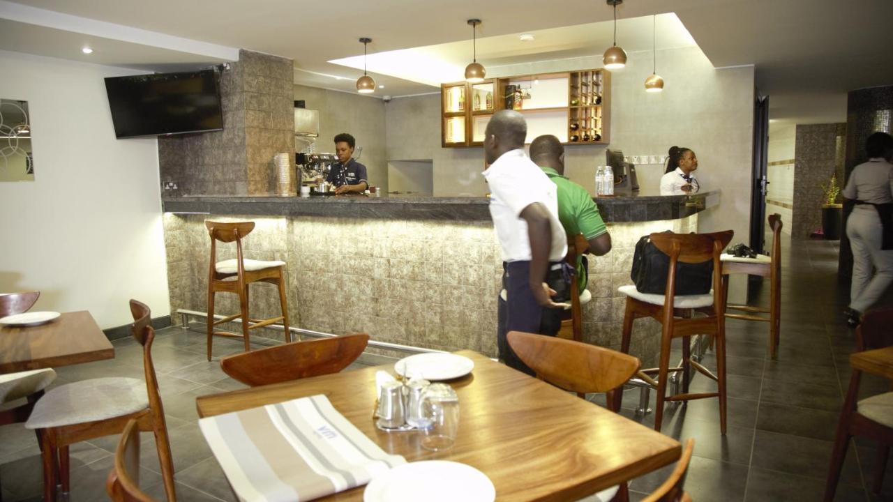 Victoria Mews Hotel كامبالا المظهر الخارجي الصورة