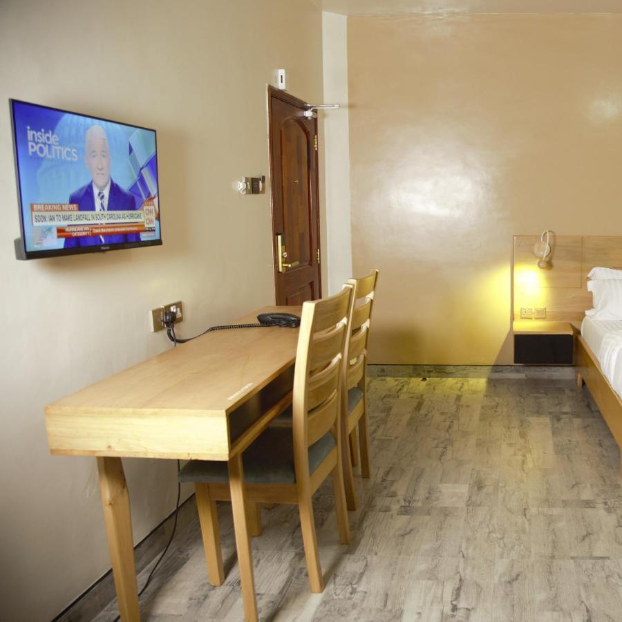 Victoria Mews Hotel كامبالا المظهر الخارجي الصورة