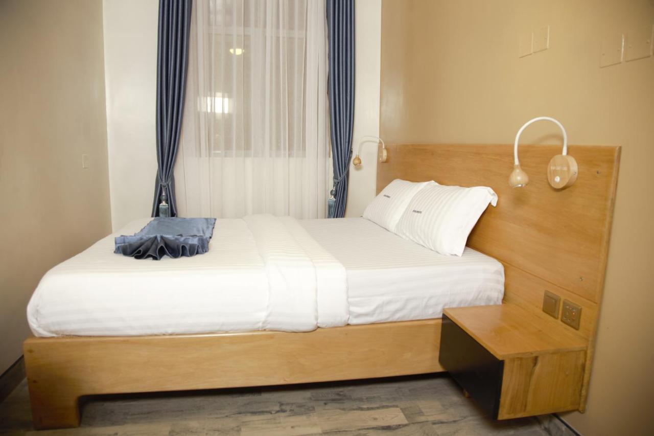 Victoria Mews Hotel كامبالا المظهر الخارجي الصورة