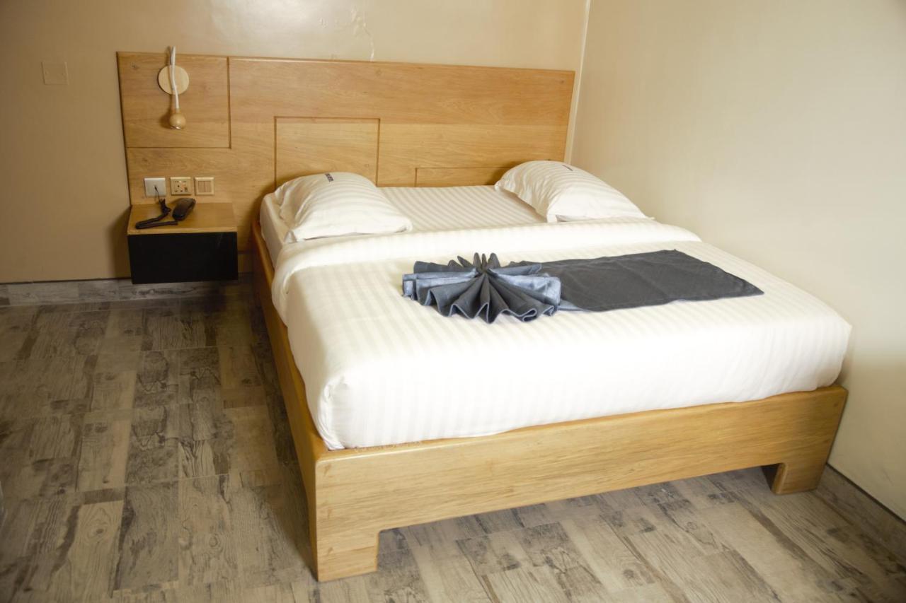 Victoria Mews Hotel كامبالا المظهر الخارجي الصورة