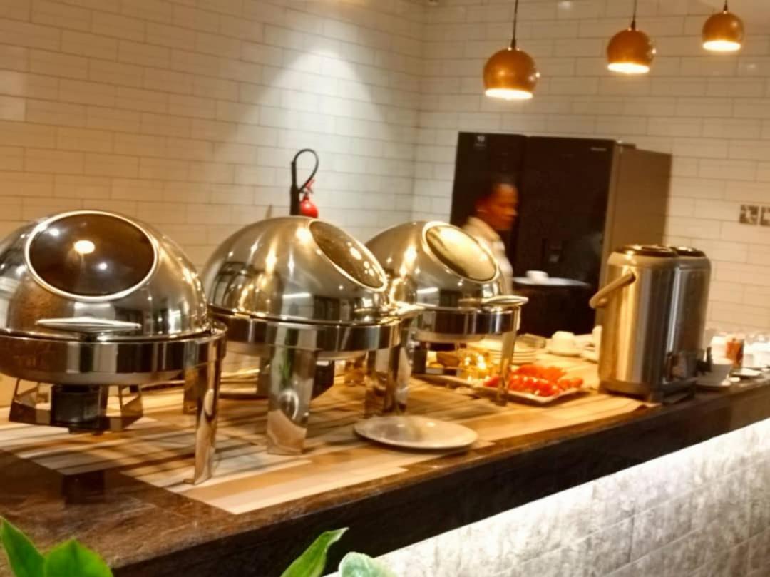 Victoria Mews Hotel كامبالا المظهر الخارجي الصورة
